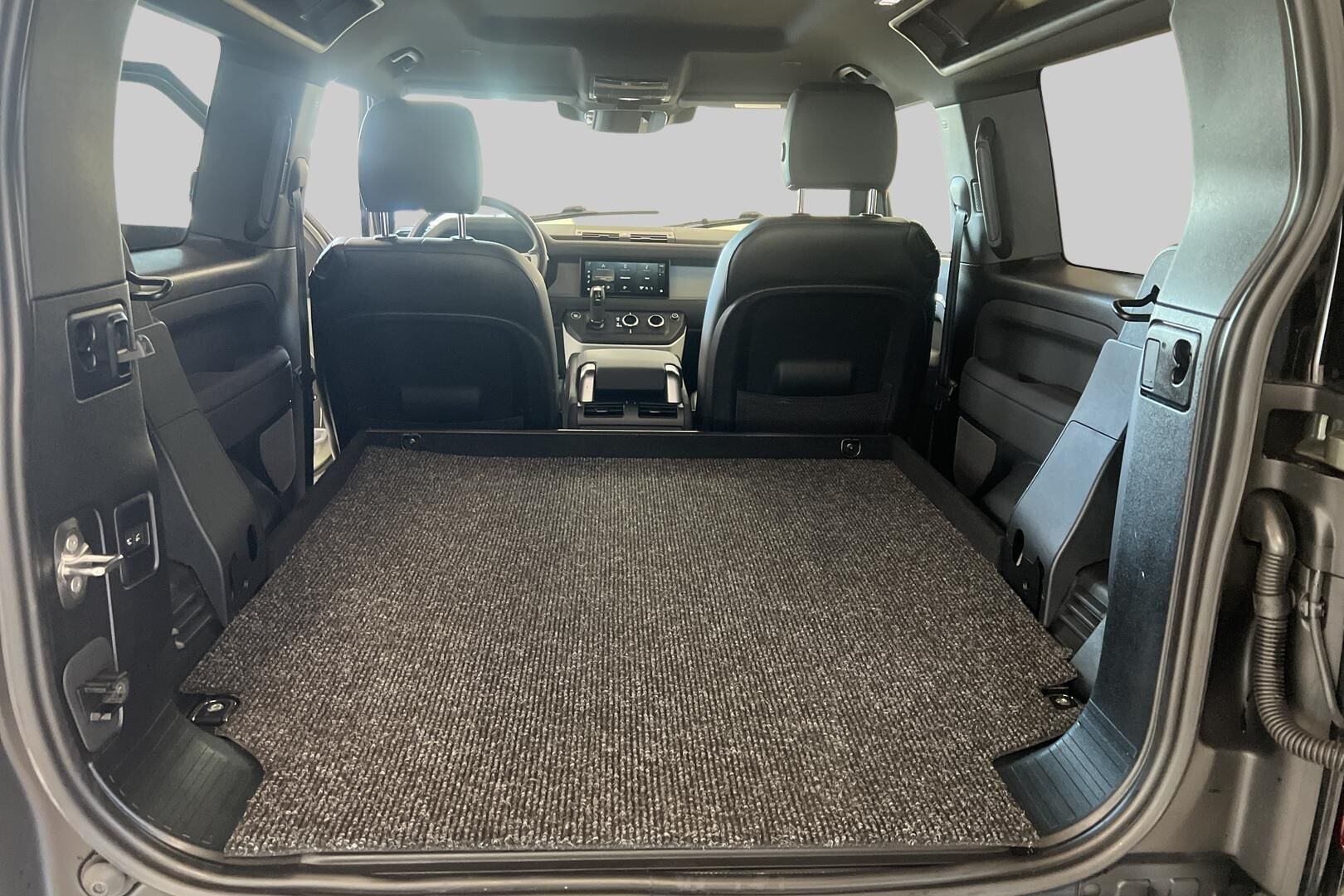 Land Rover Defender iso kuva 18