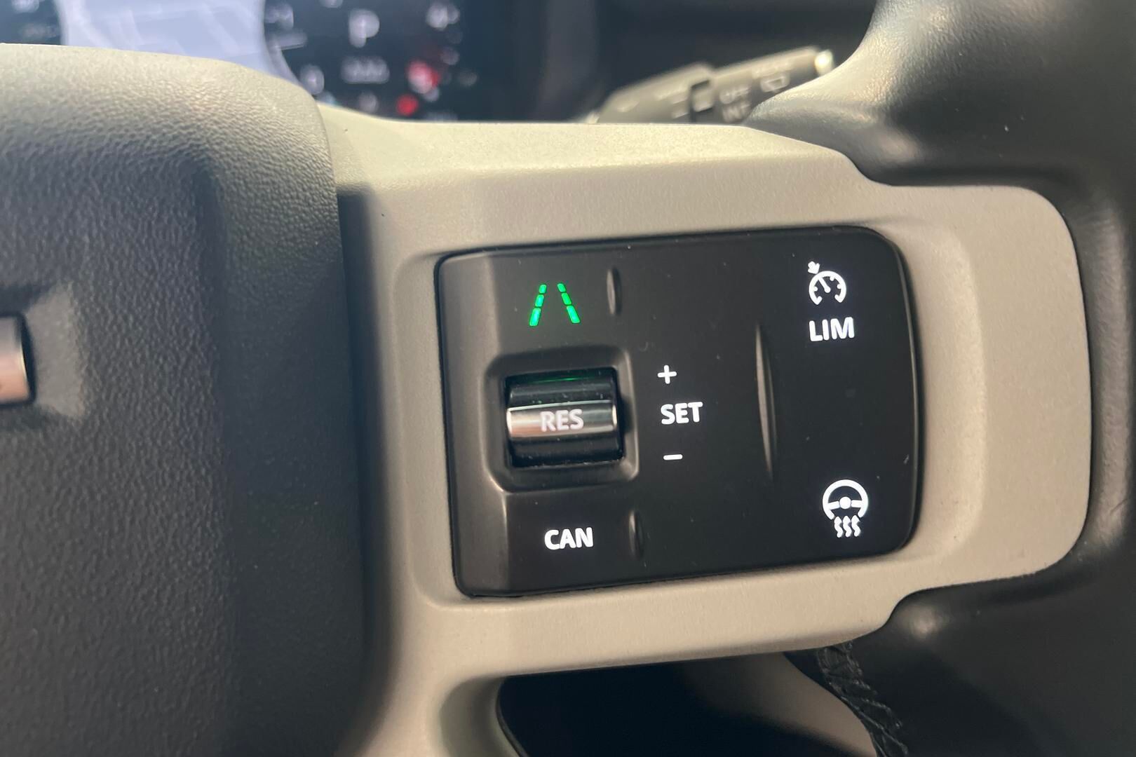Land Rover Defender iso kuva 20