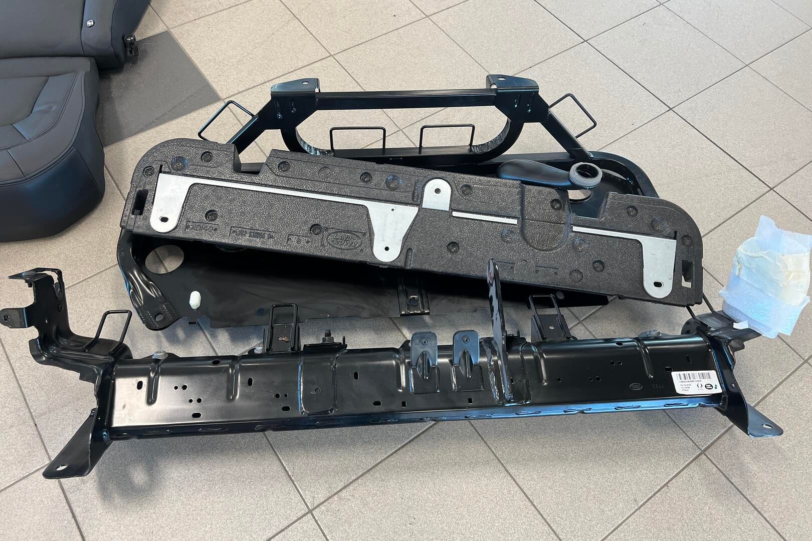 Land Rover Defender iso kuva 21