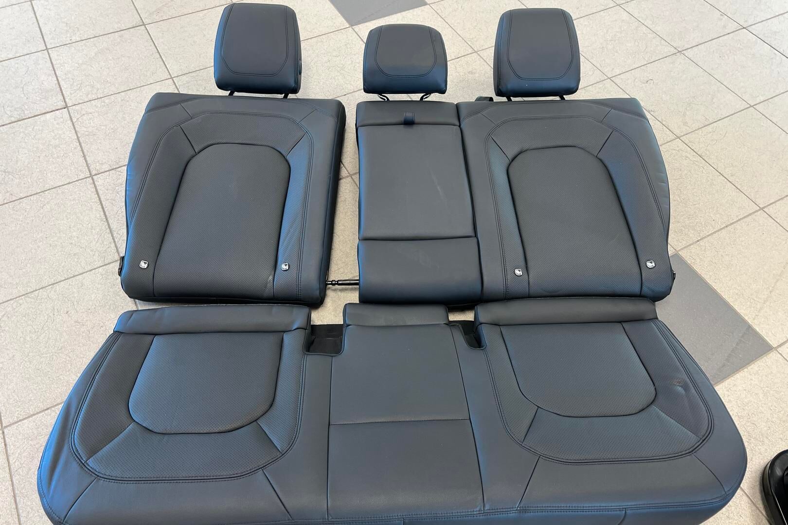 Land Rover Defender iso kuva 12