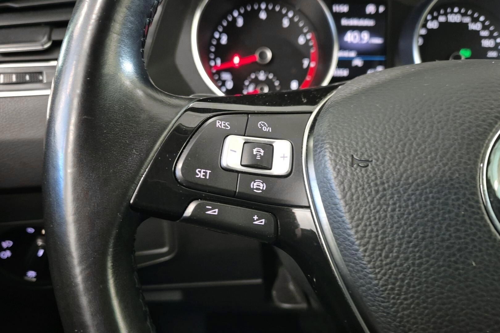 Volkswagen Tiguan Allspace iso kuva 14