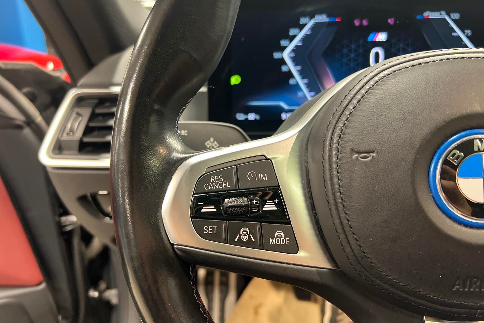 BMW i4 iso kuva 16