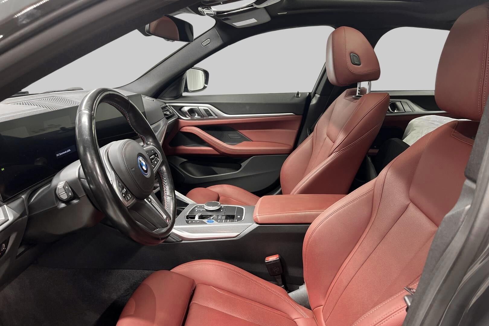 BMW i4 iso kuva 8