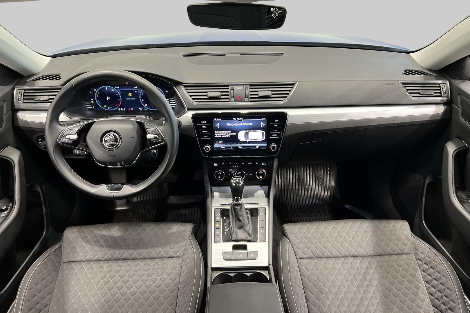 Skoda Superb iso kuva 3