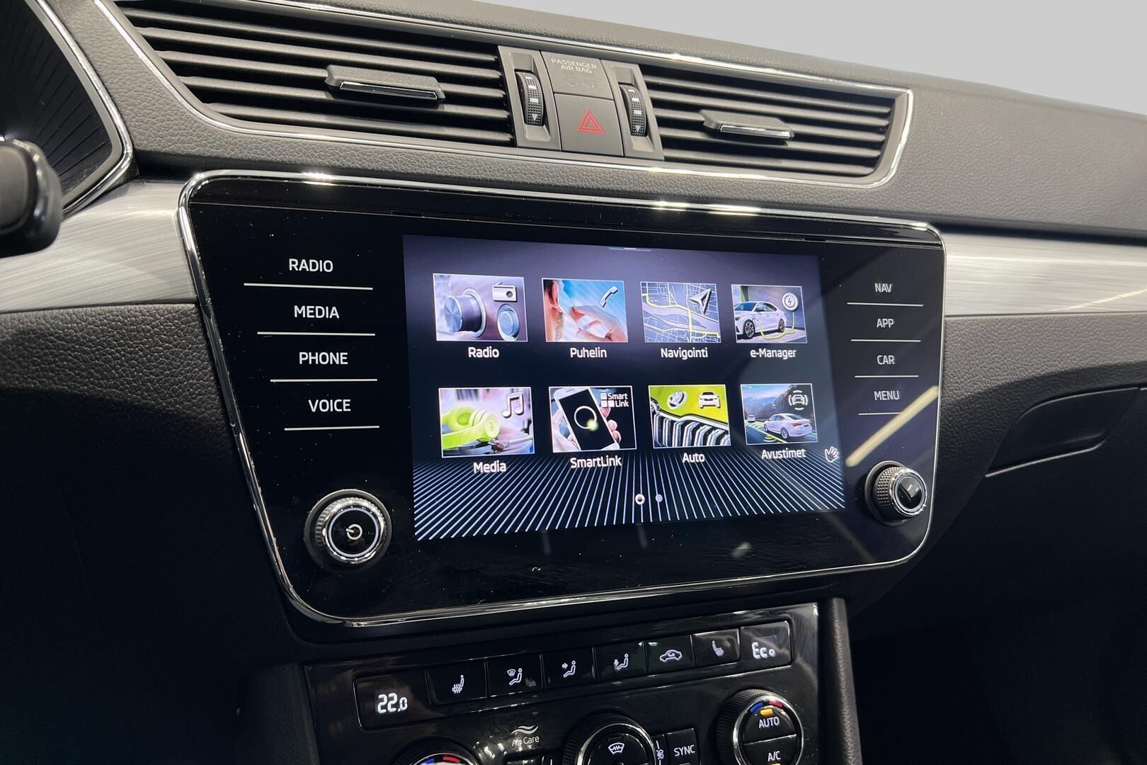 Skoda Superb iso kuva 34