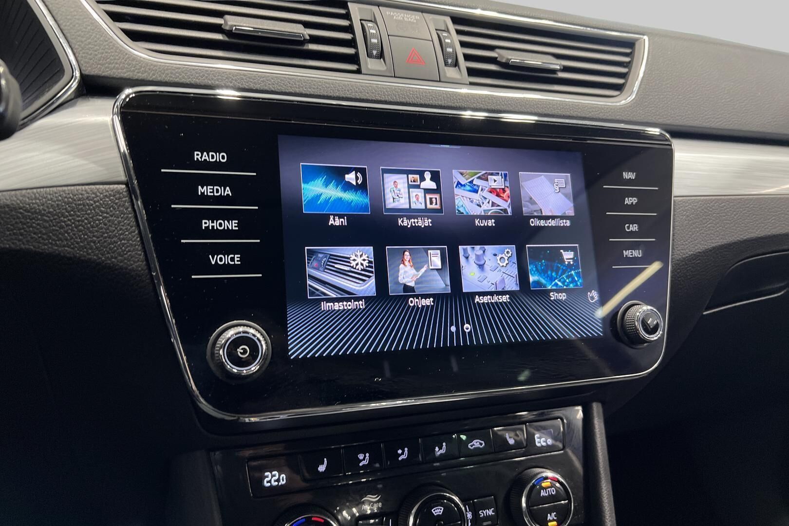 Skoda Superb iso kuva 7