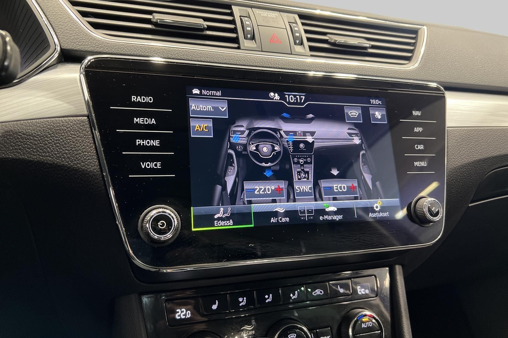 Skoda Superb iso kuva 8