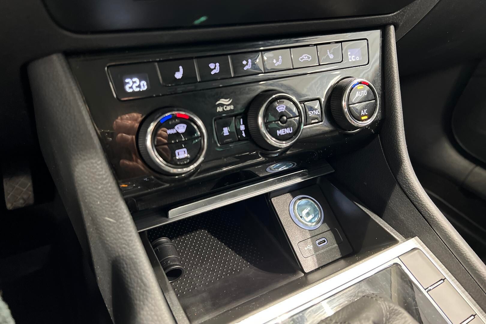 Skoda Superb iso kuva 10