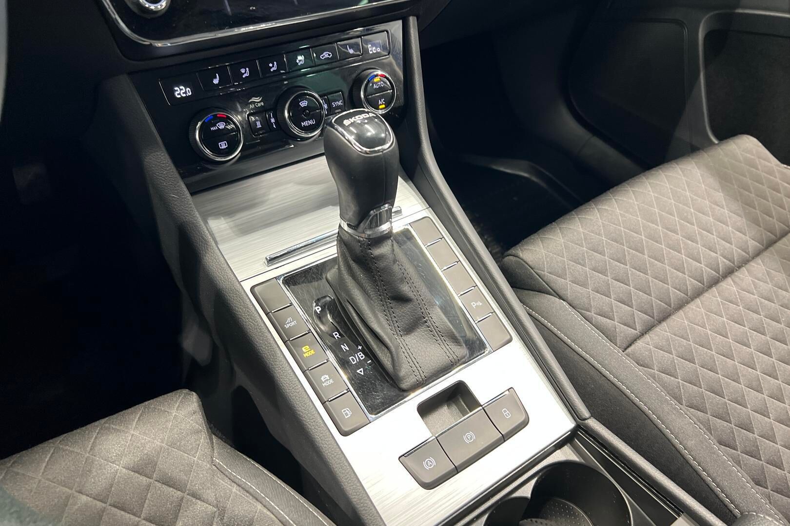 Skoda Superb iso kuva 11
