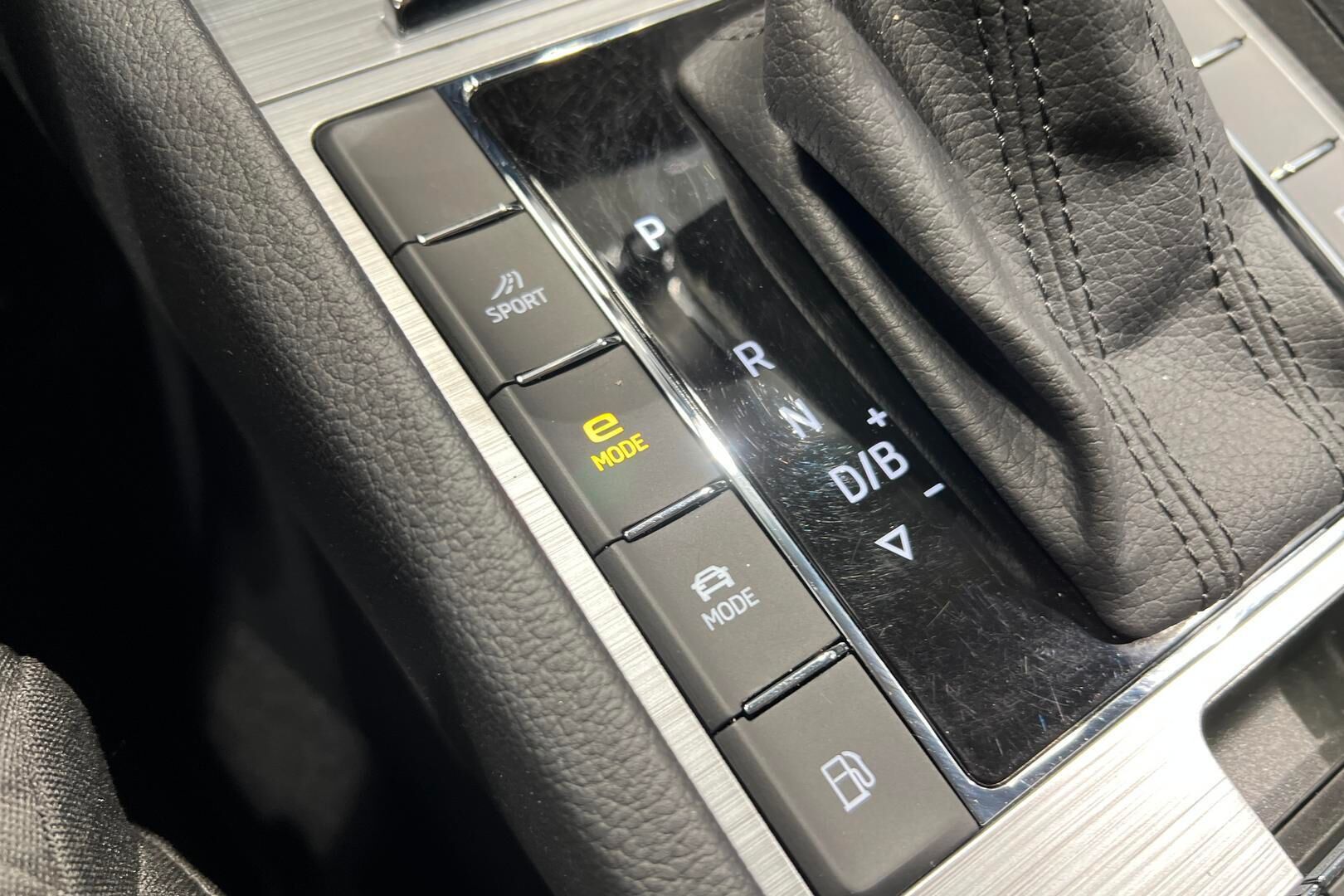 Skoda Superb iso kuva 12