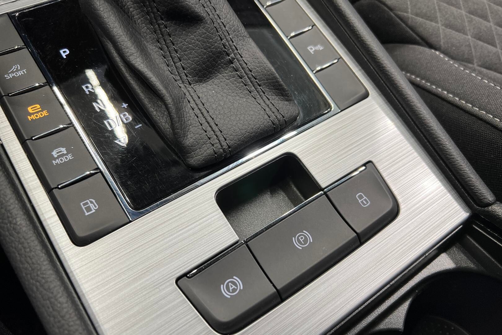 Skoda Superb iso kuva 13