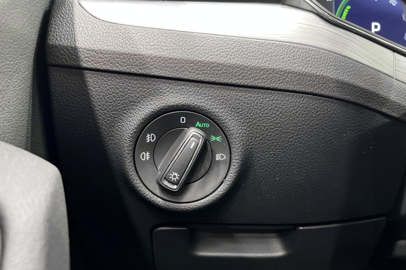 Skoda Superb iso kuva 18