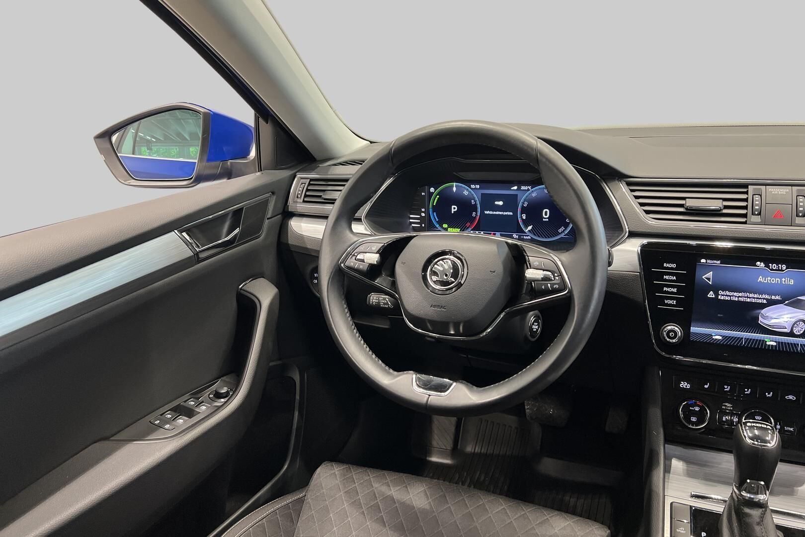 Skoda Superb iso kuva 39
