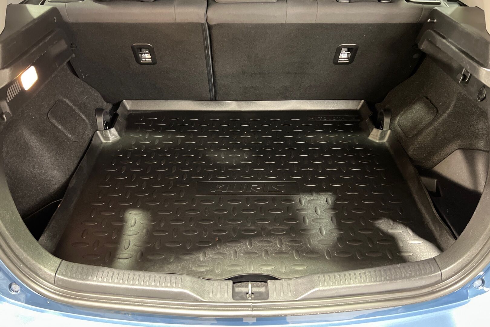 Toyota Auris iso kuva 9