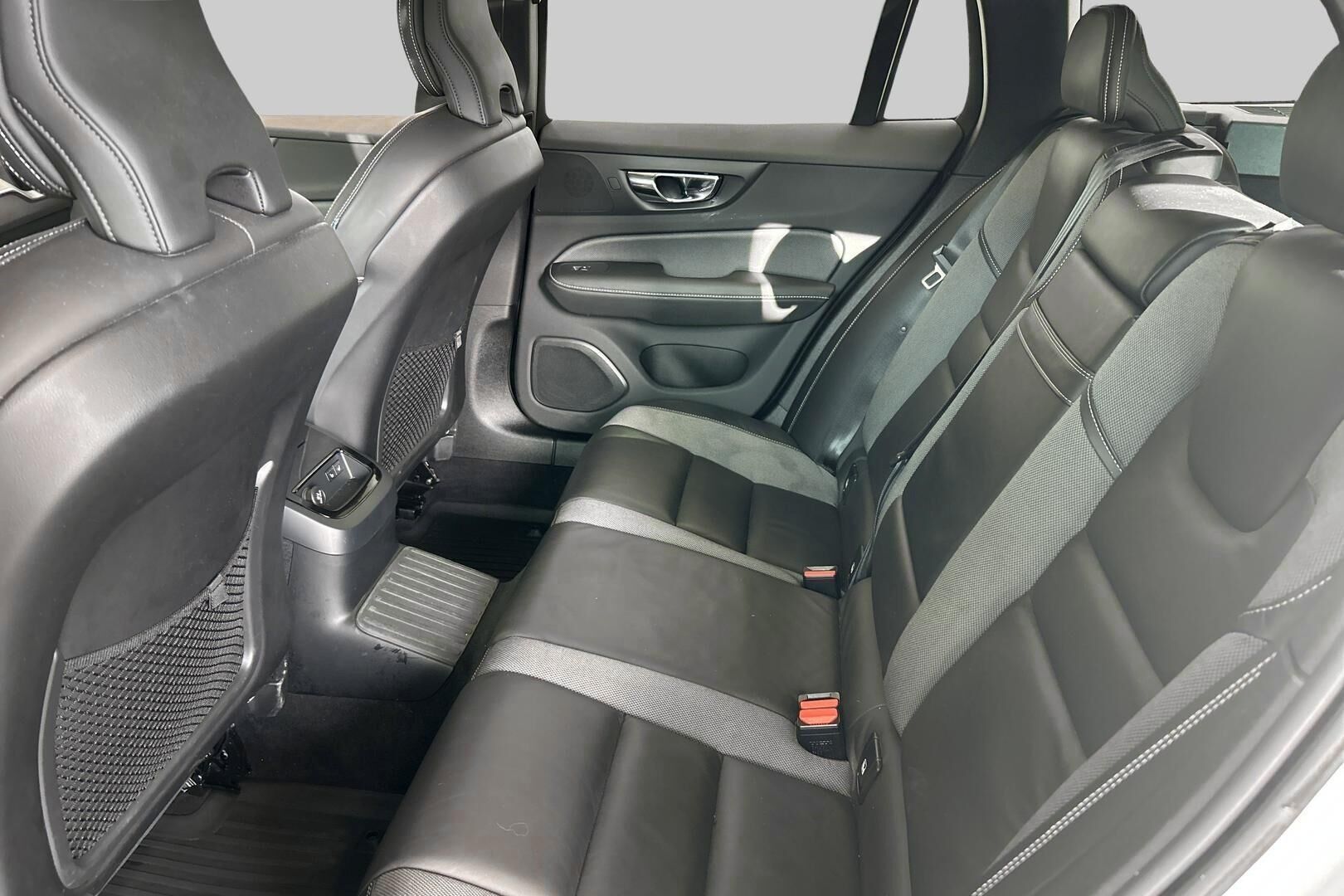 Volvo V60 iso kuva 7