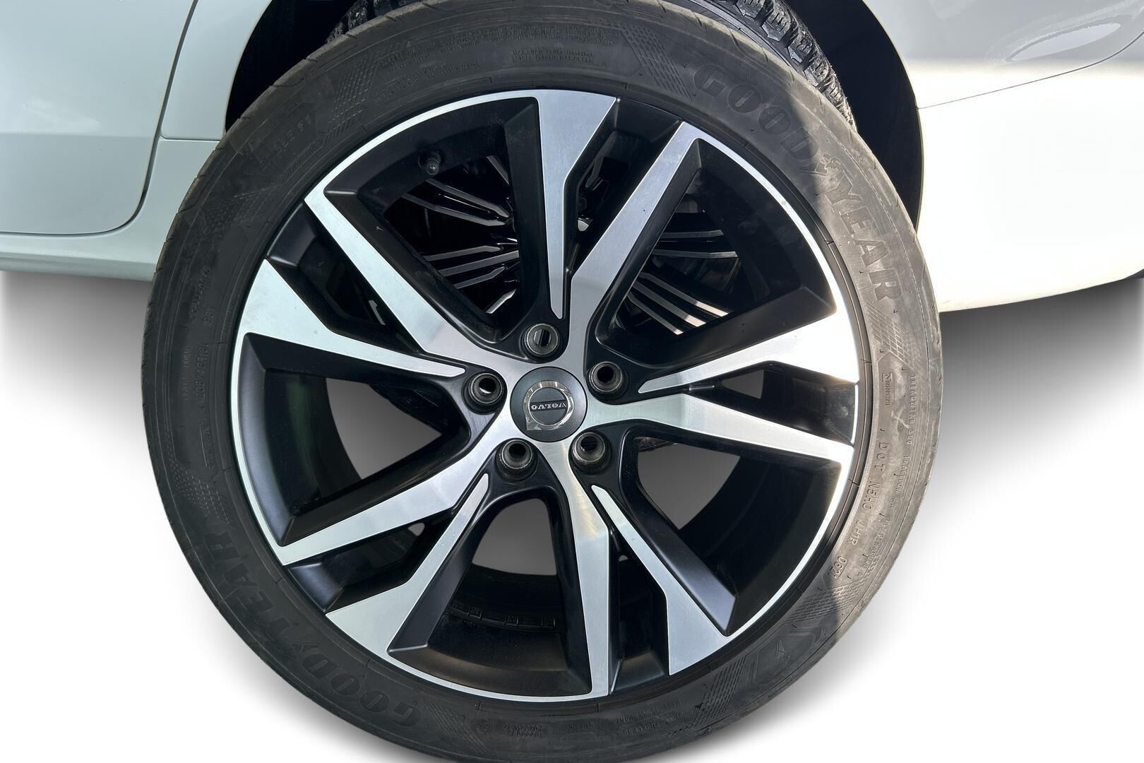 Volvo V60 iso kuva 26