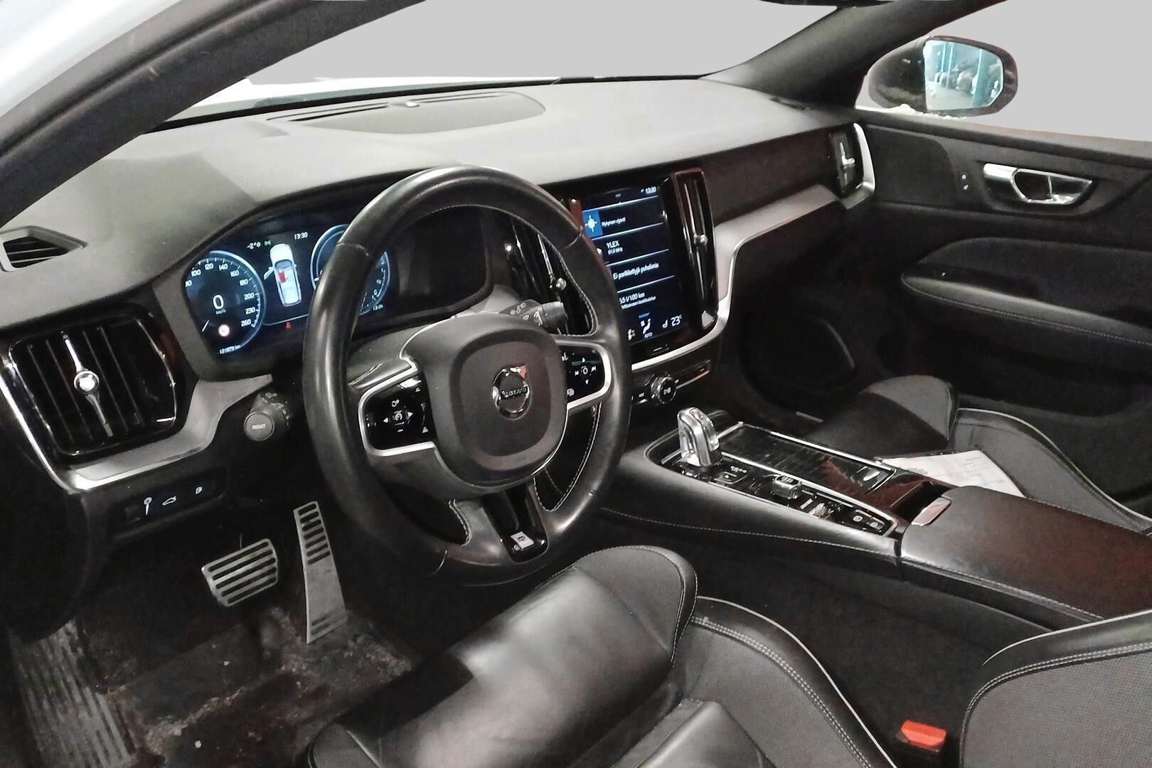 Volvo V60 iso kuva 1