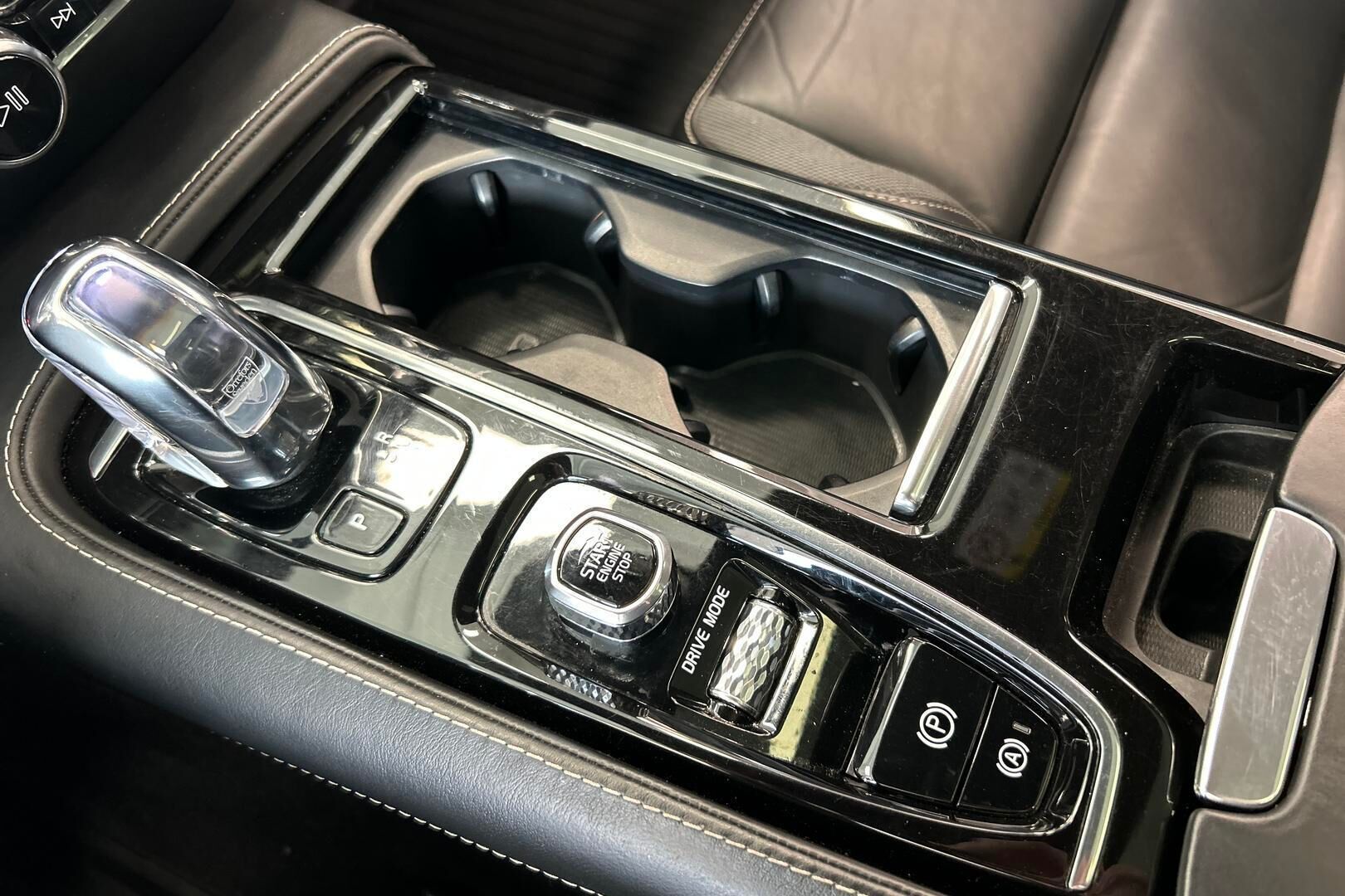 Volvo V60 iso kuva 16