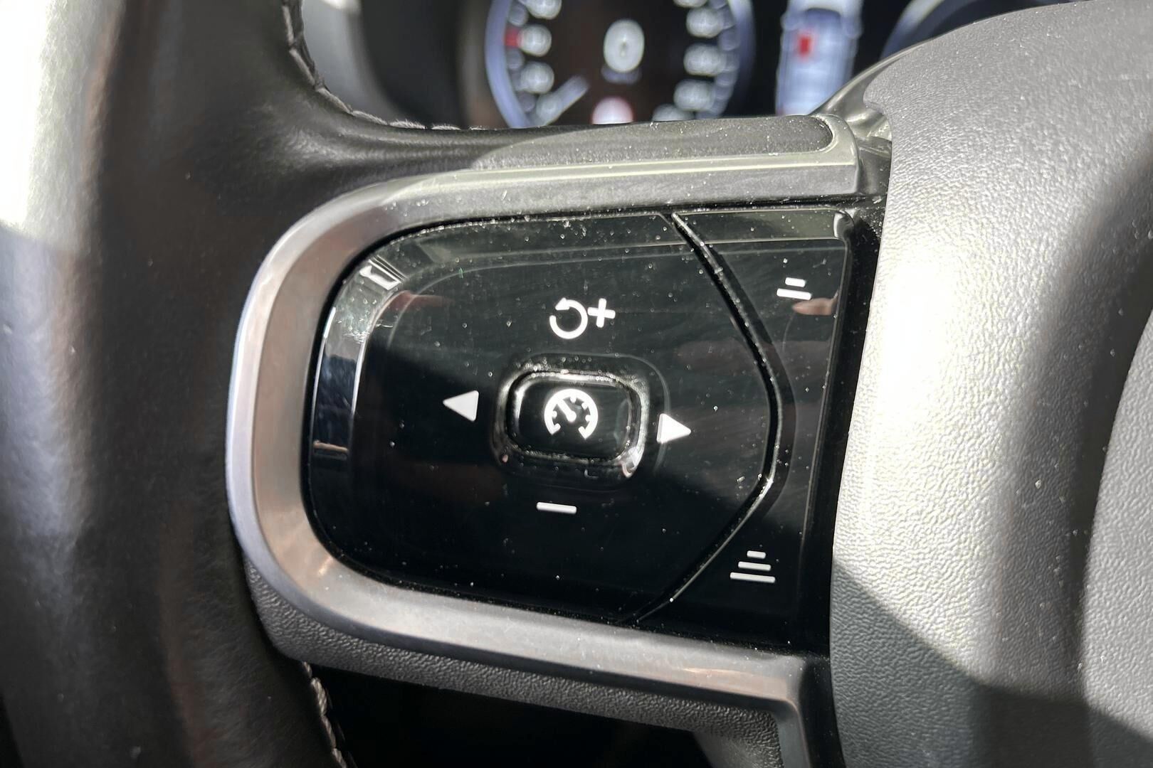 Volvo V60 iso kuva 28