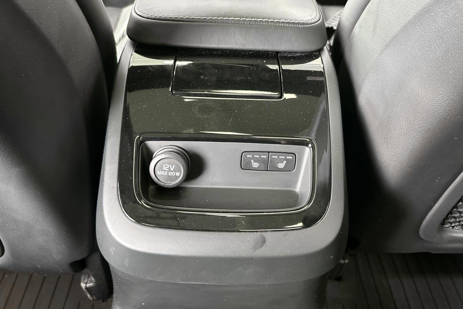 Volvo V60 iso kuva 22