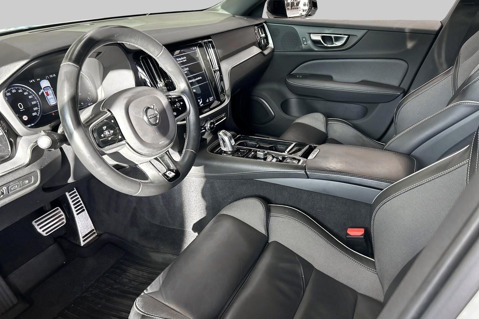 Volvo V60 iso kuva 6