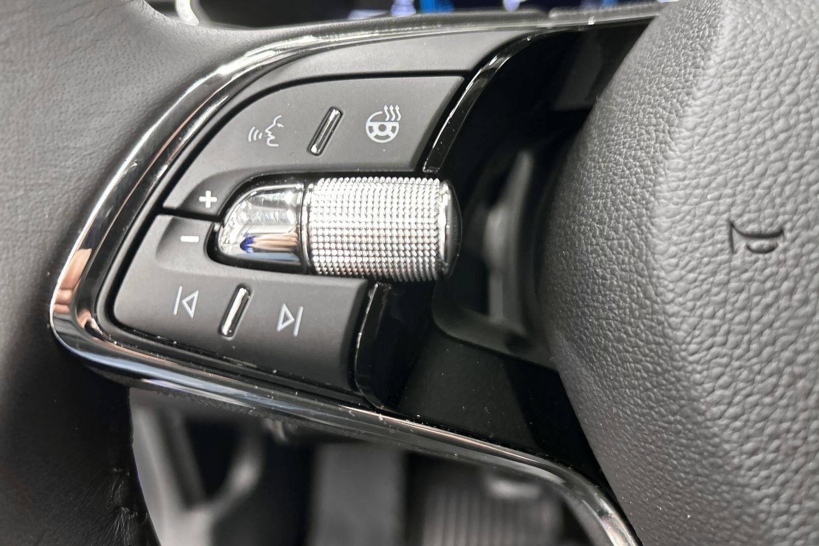 Skoda Superb iso kuva 18