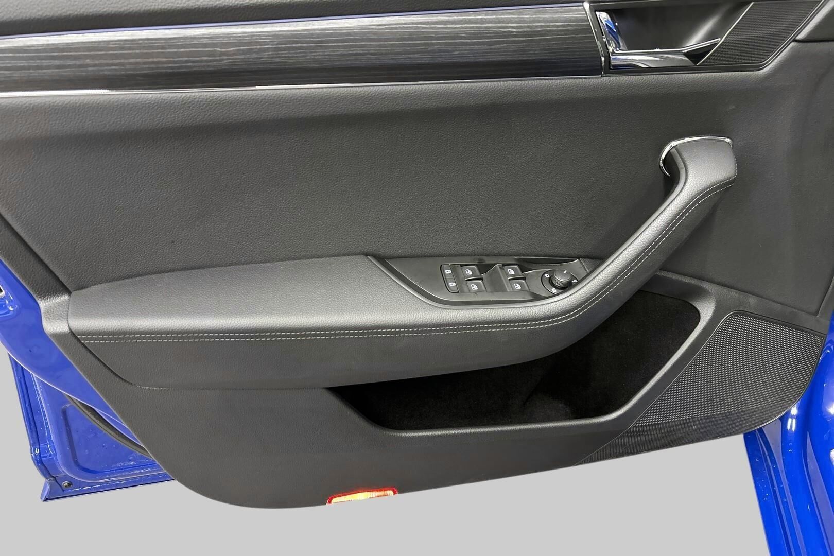 Skoda Superb iso kuva 14