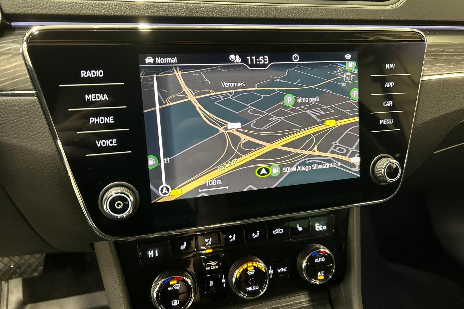 Skoda Superb iso kuva 6