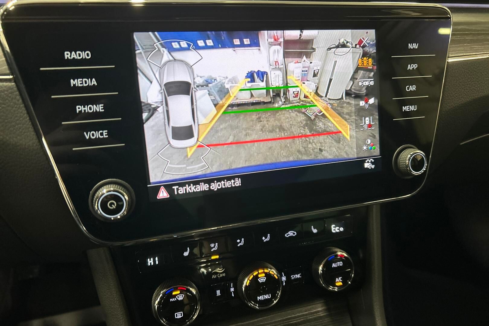 Skoda Superb iso kuva 19