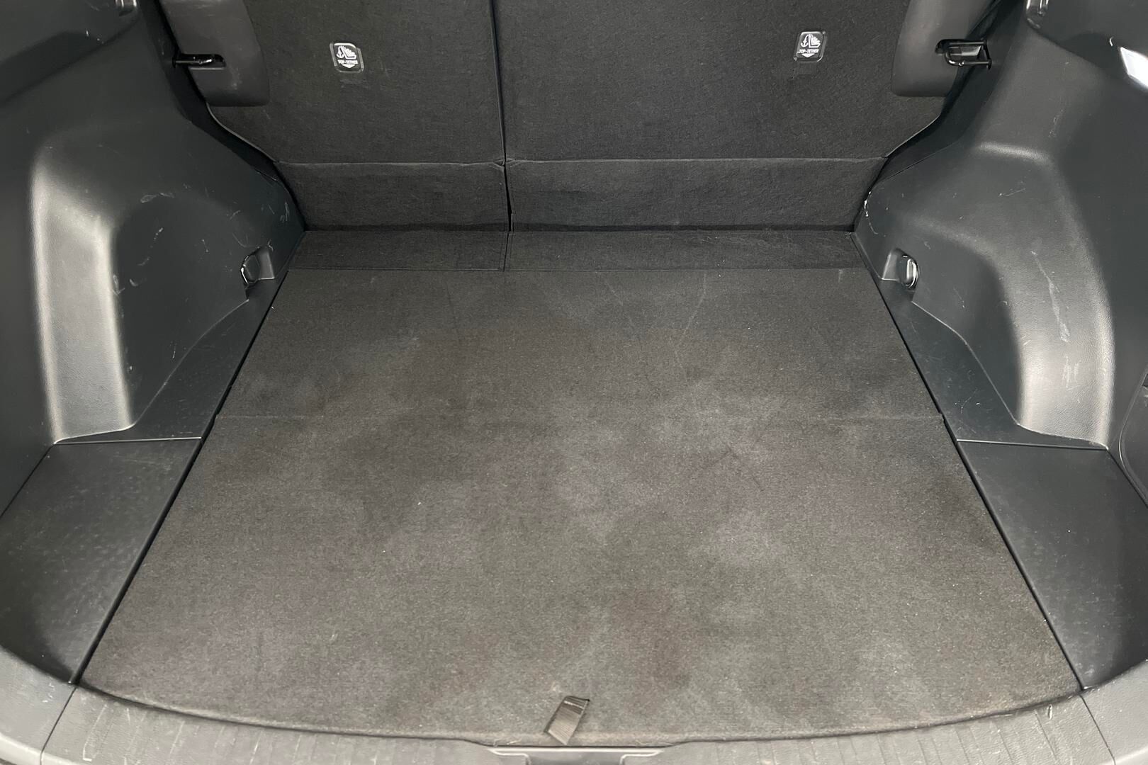 Toyota RAV4 iso kuva 11