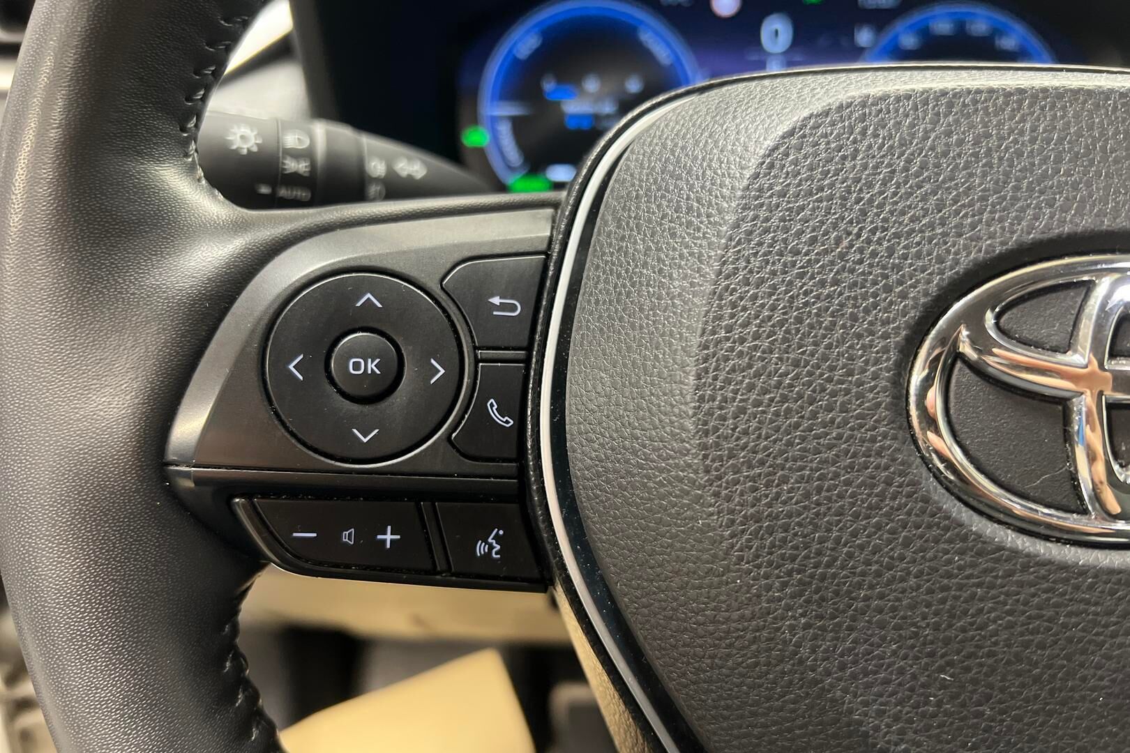 Toyota RAV4 iso kuva 16