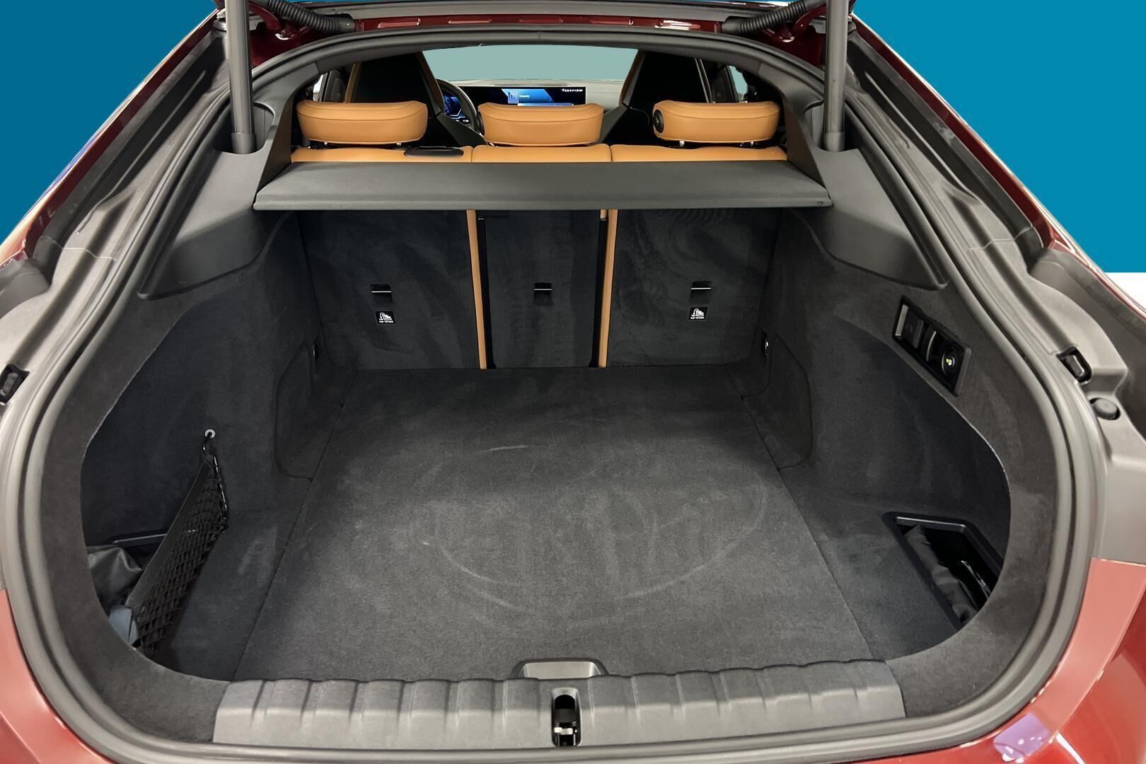 BMW i4 iso kuva 11