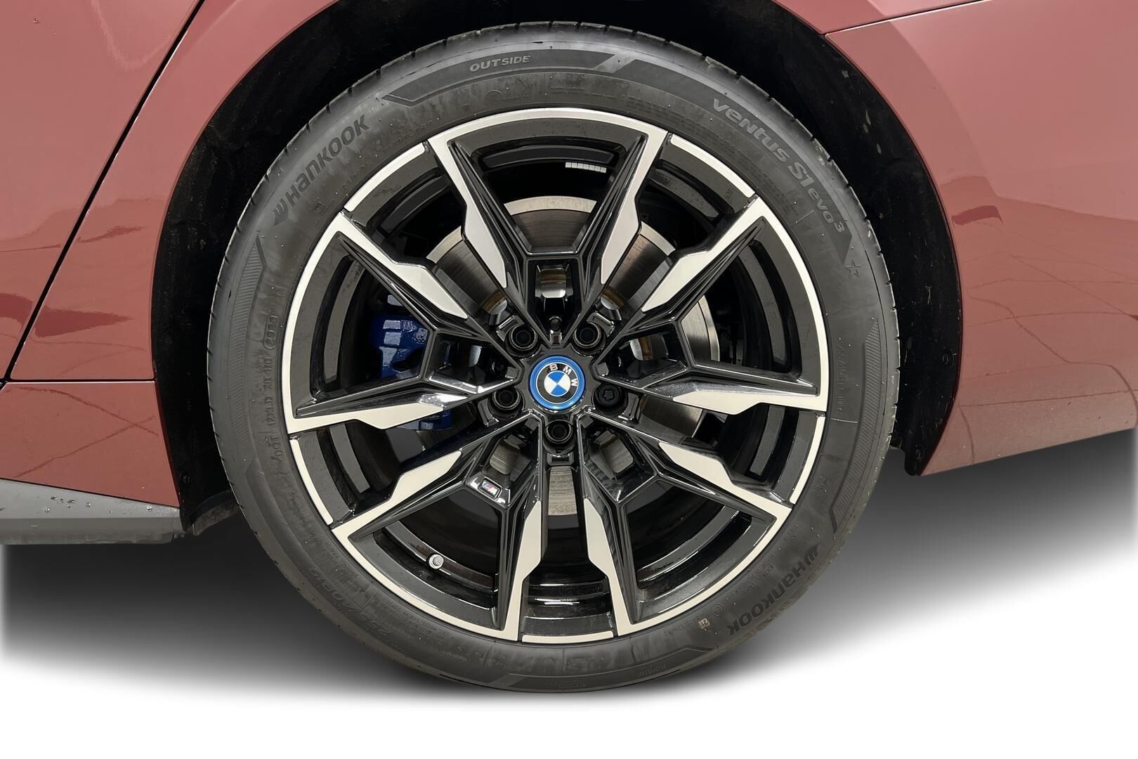 BMW i4 iso kuva 12