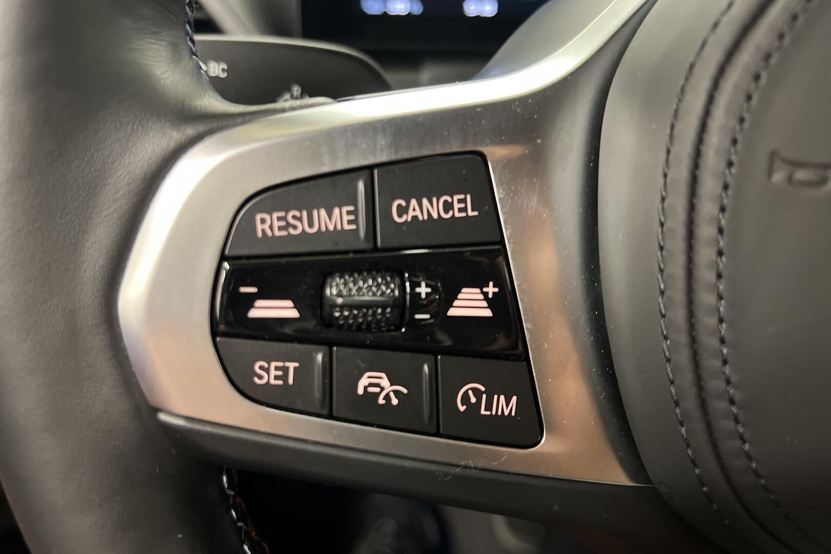 BMW i4 iso kuva 16