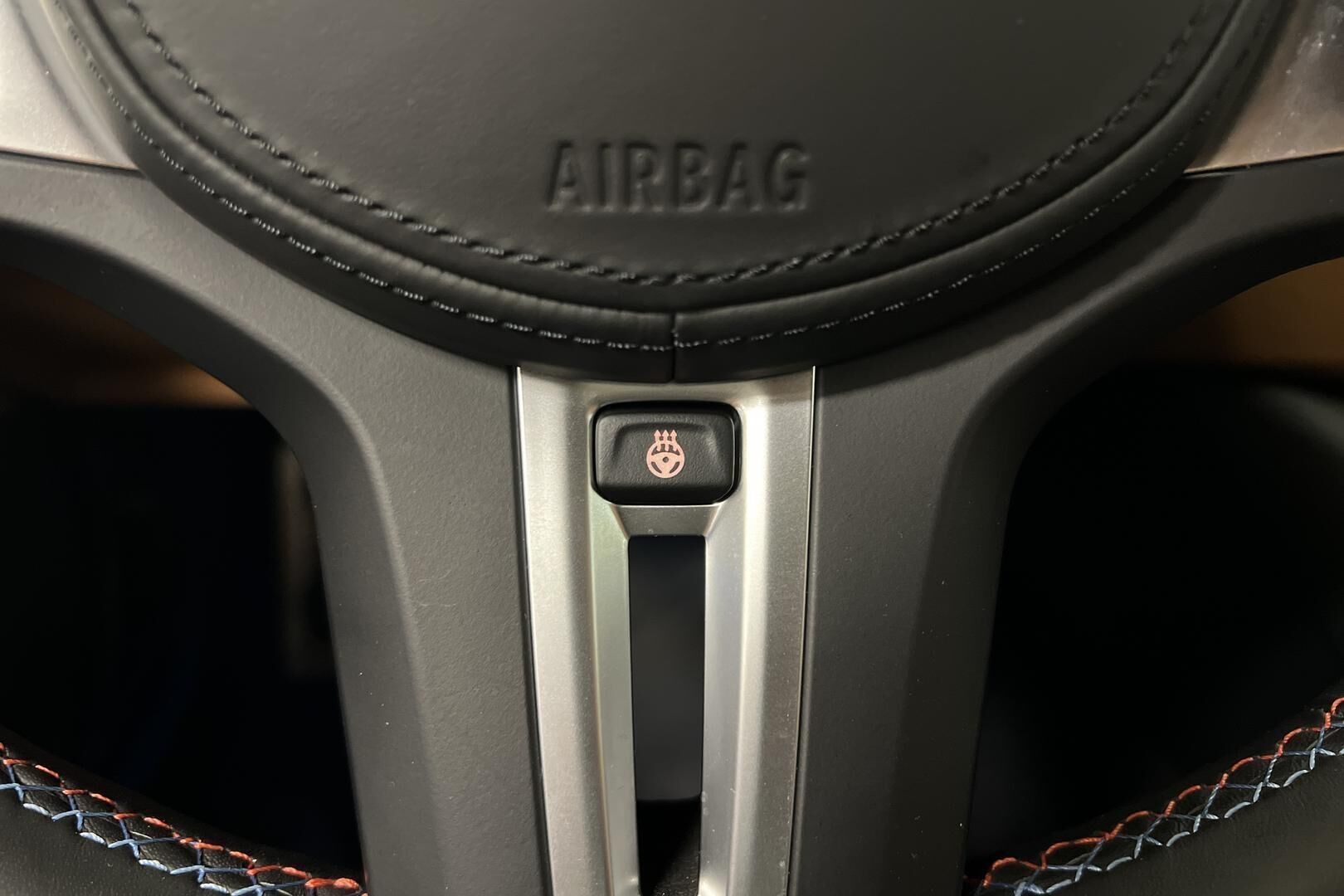 BMW i4 iso kuva 18