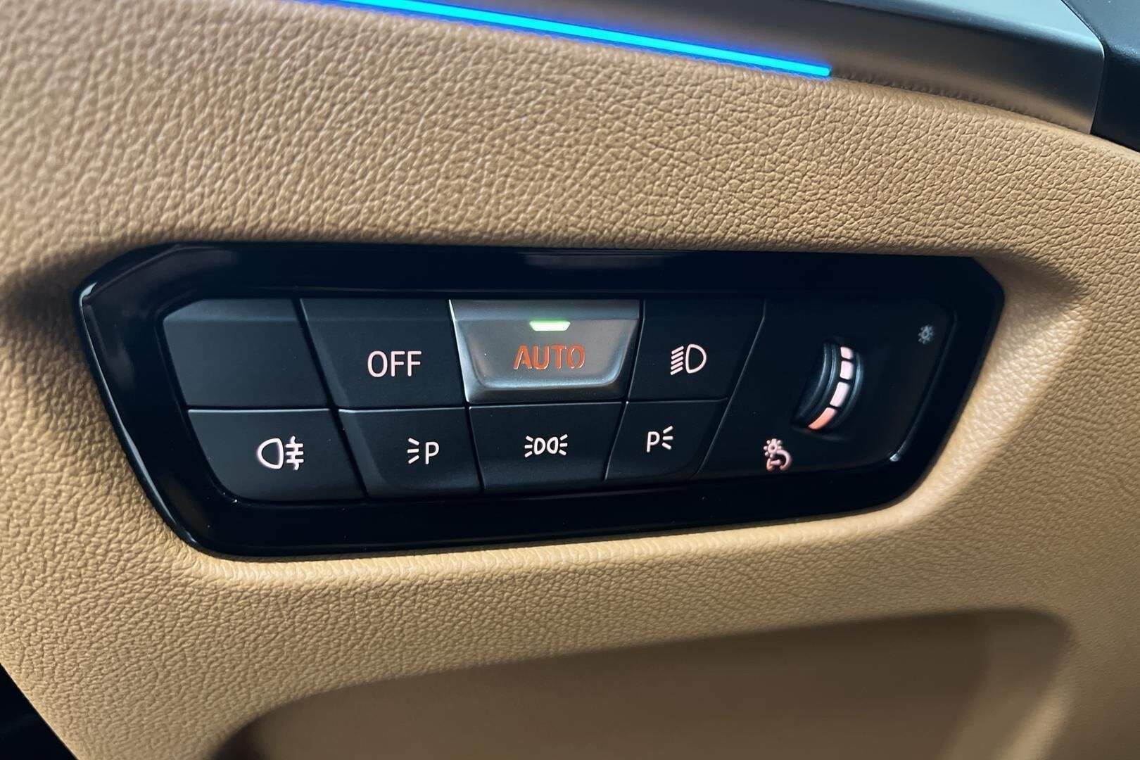 BMW i4 iso kuva 19