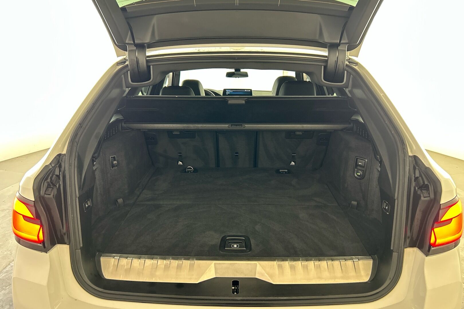 BMW 5-SARJA iso kuva 9