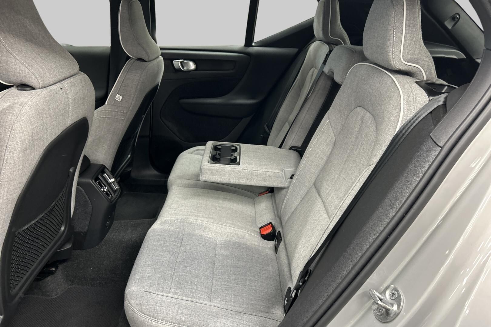 Volvo XC40 iso kuva 10