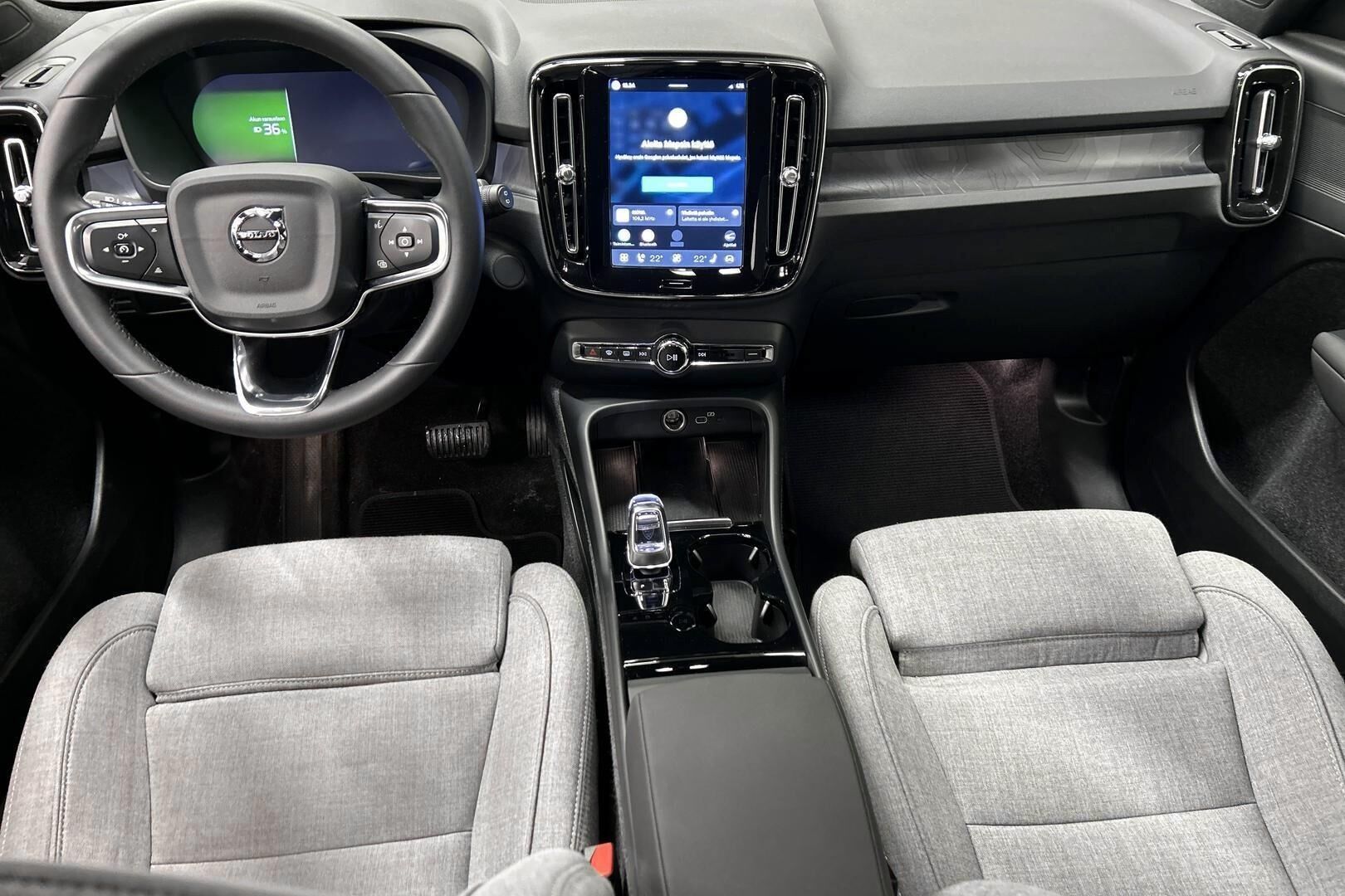 Volvo XC40 iso kuva 11