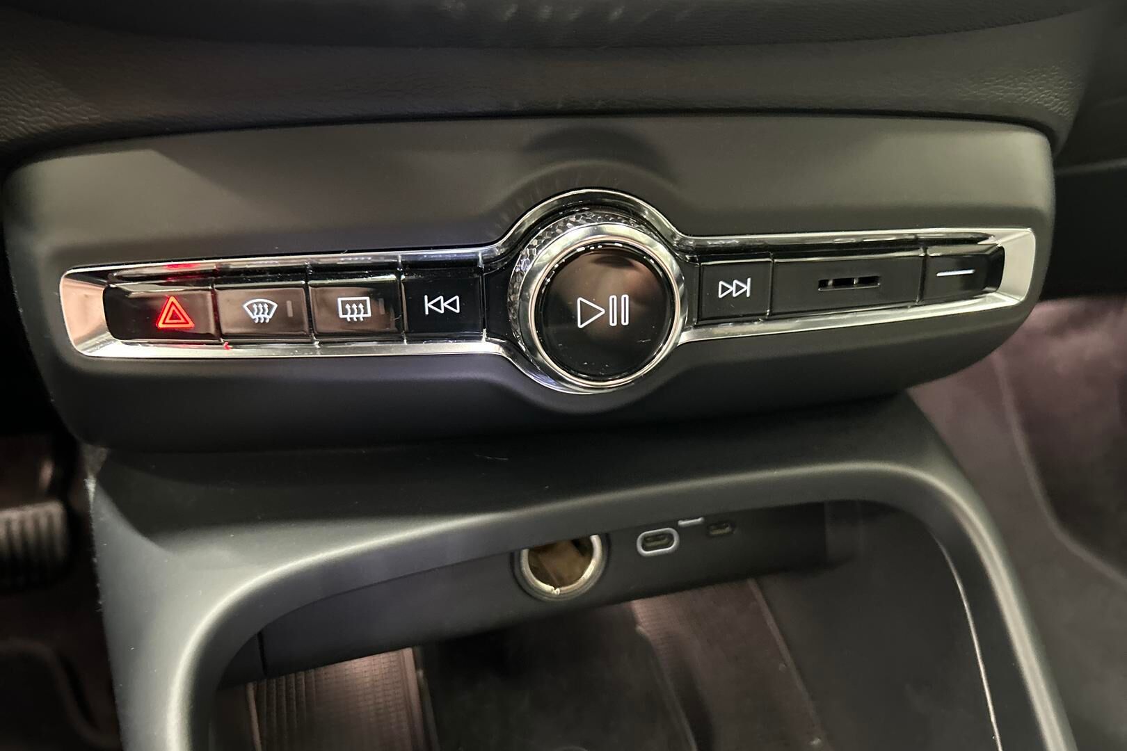 Volvo XC40 iso kuva 16