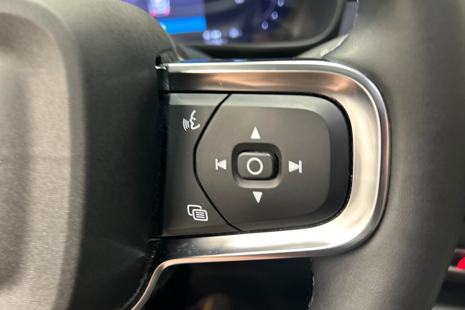 Volvo XC40 iso kuva 18