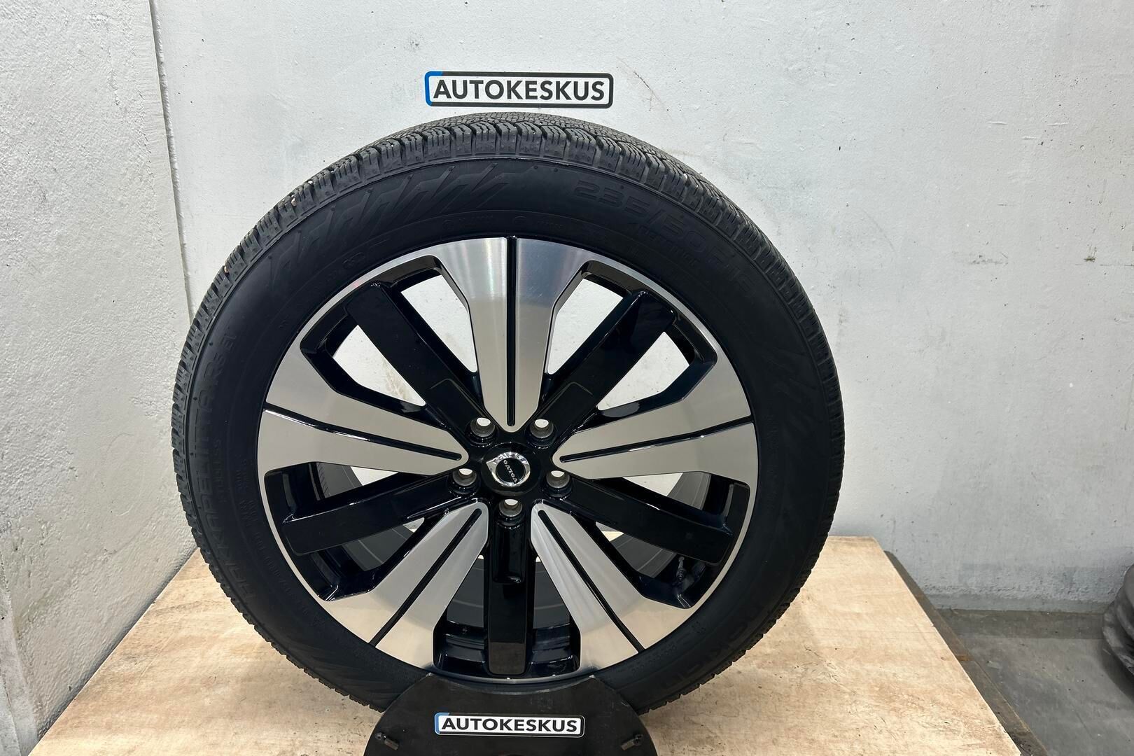 Volvo XC40 iso kuva 21