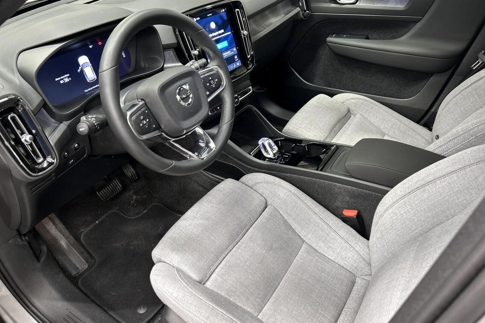 Volvo XC40 iso kuva 9