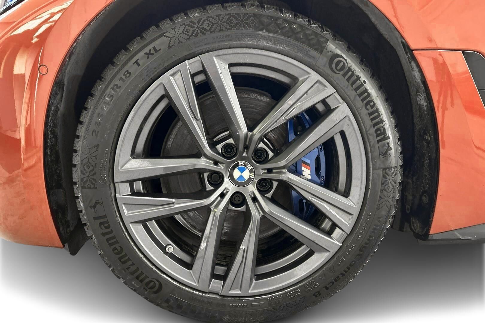 BMW i4 iso kuva 12