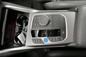 BMW i4 esikatselu 16