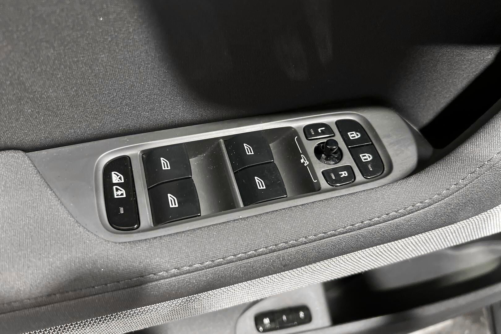 Polestar 2 iso kuva 14