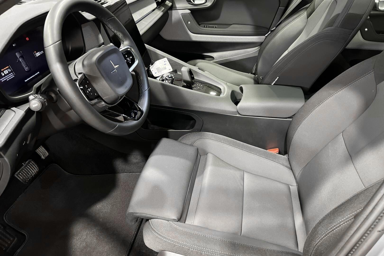 Polestar 2 iso kuva 8