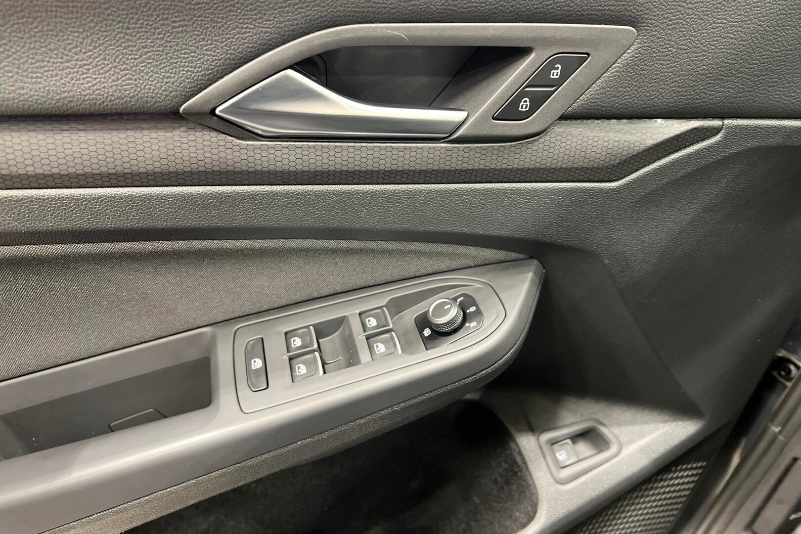 VOLKSWAGEN GOLF iso kuva 28