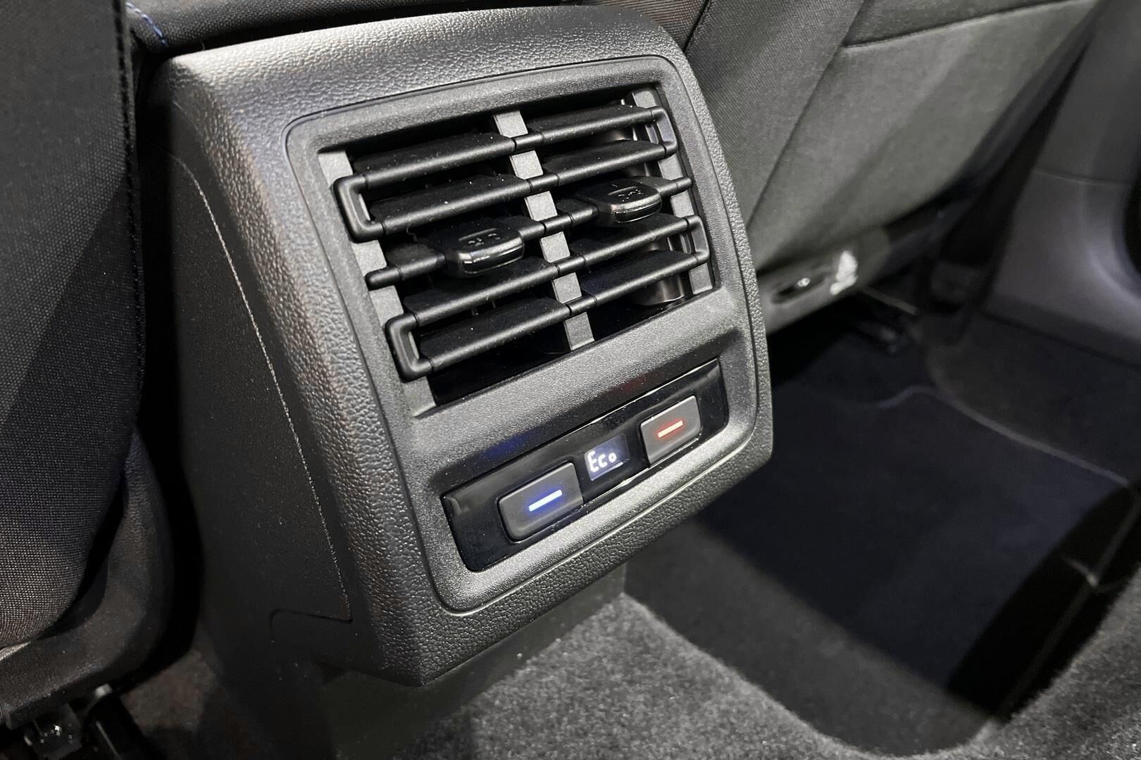 VOLKSWAGEN GOLF iso kuva 30