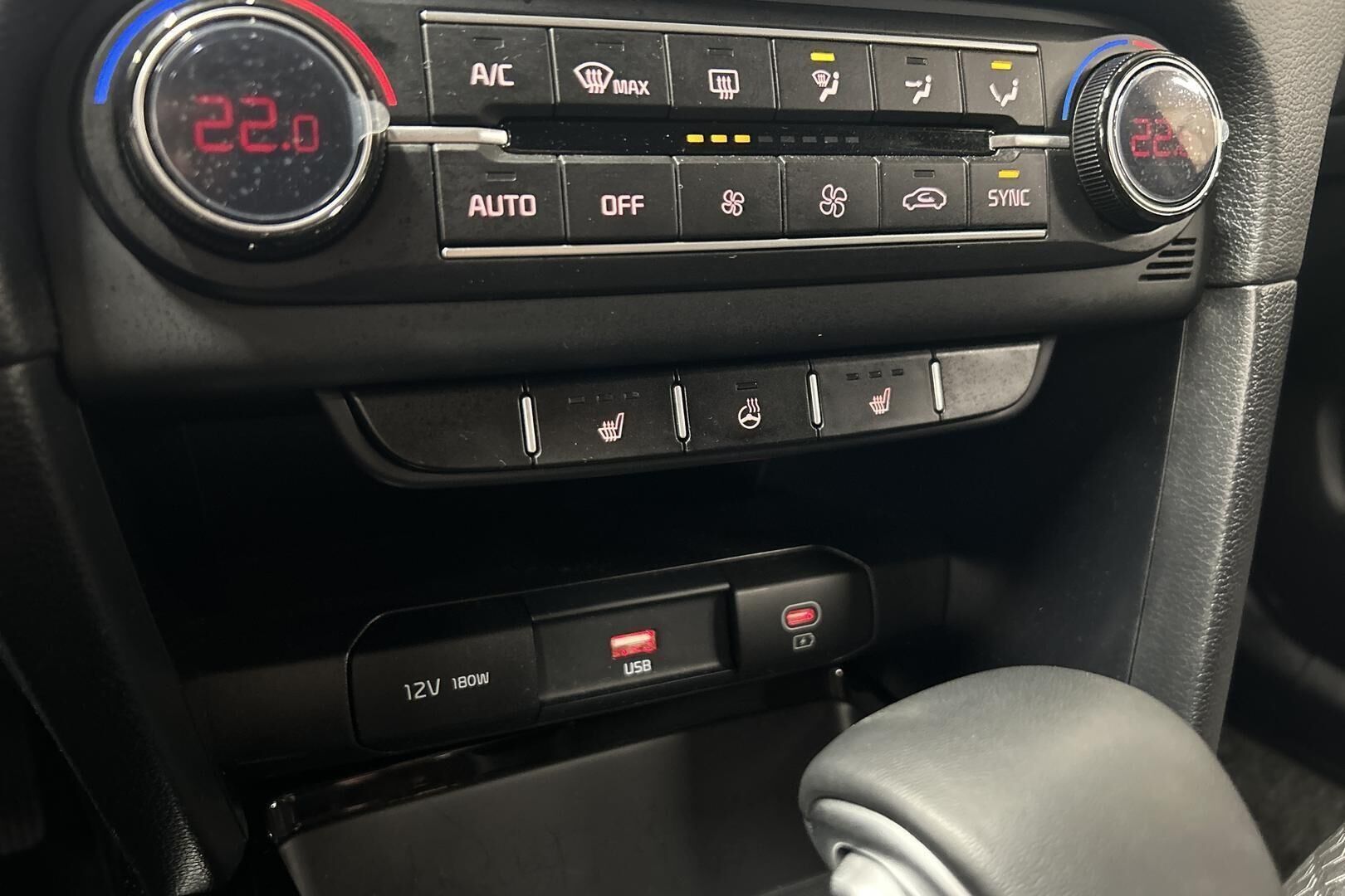 Kia Ceed iso kuva 16